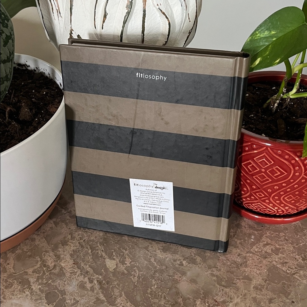 16 Week Fitness Tracking Gratitude Journal NWT NEW YEAR GOALS Health Inspiration - Picture 4 of 12